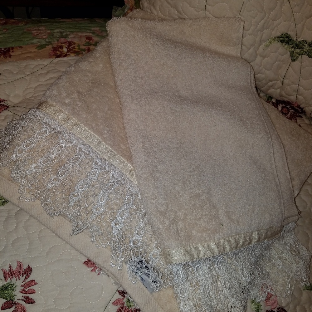 Bath and hand towel. NWOT